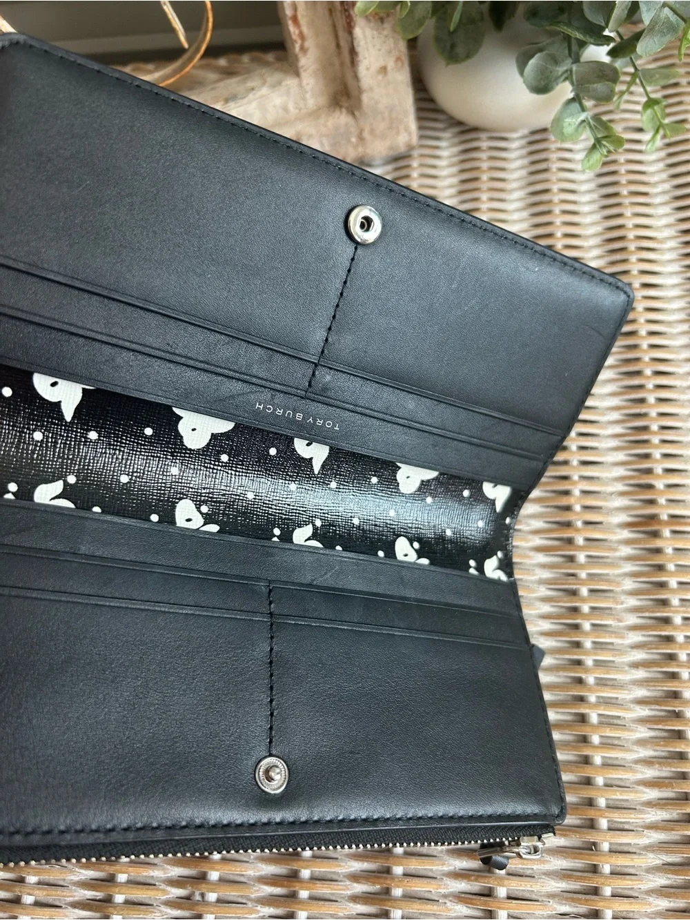 Tory Burch Robinson Printed Zip Slim Wallet Black Tossed Bow Rare old money - Picture 3 of 9
